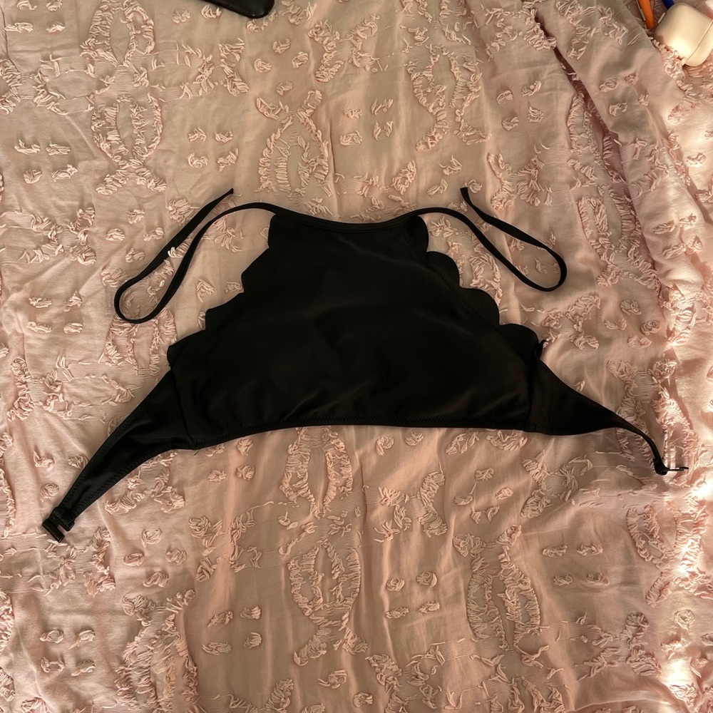 High-Neck Scalloped Black Women's Swim Set - Picture 2 of 7